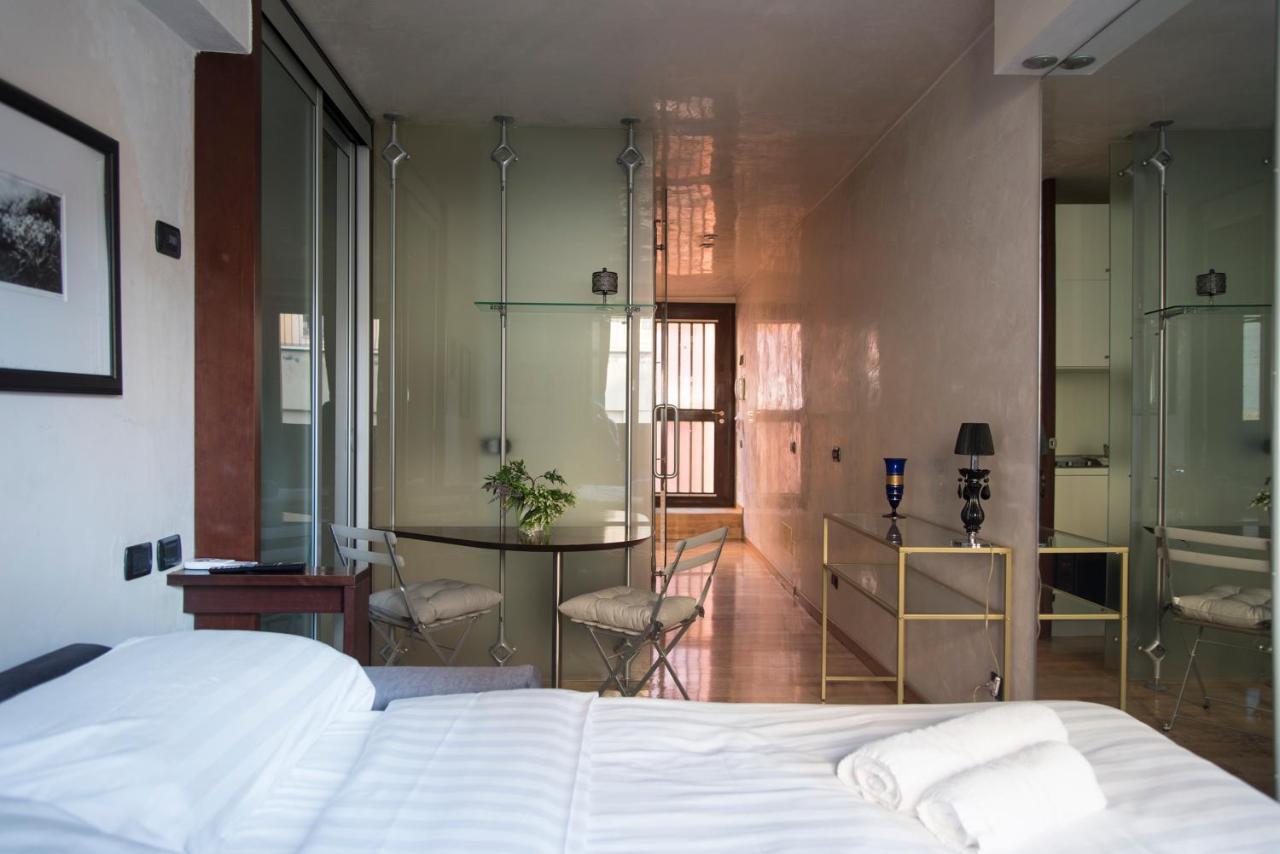 Youhosty - Duomo Studio Apartment Milão Exterior foto